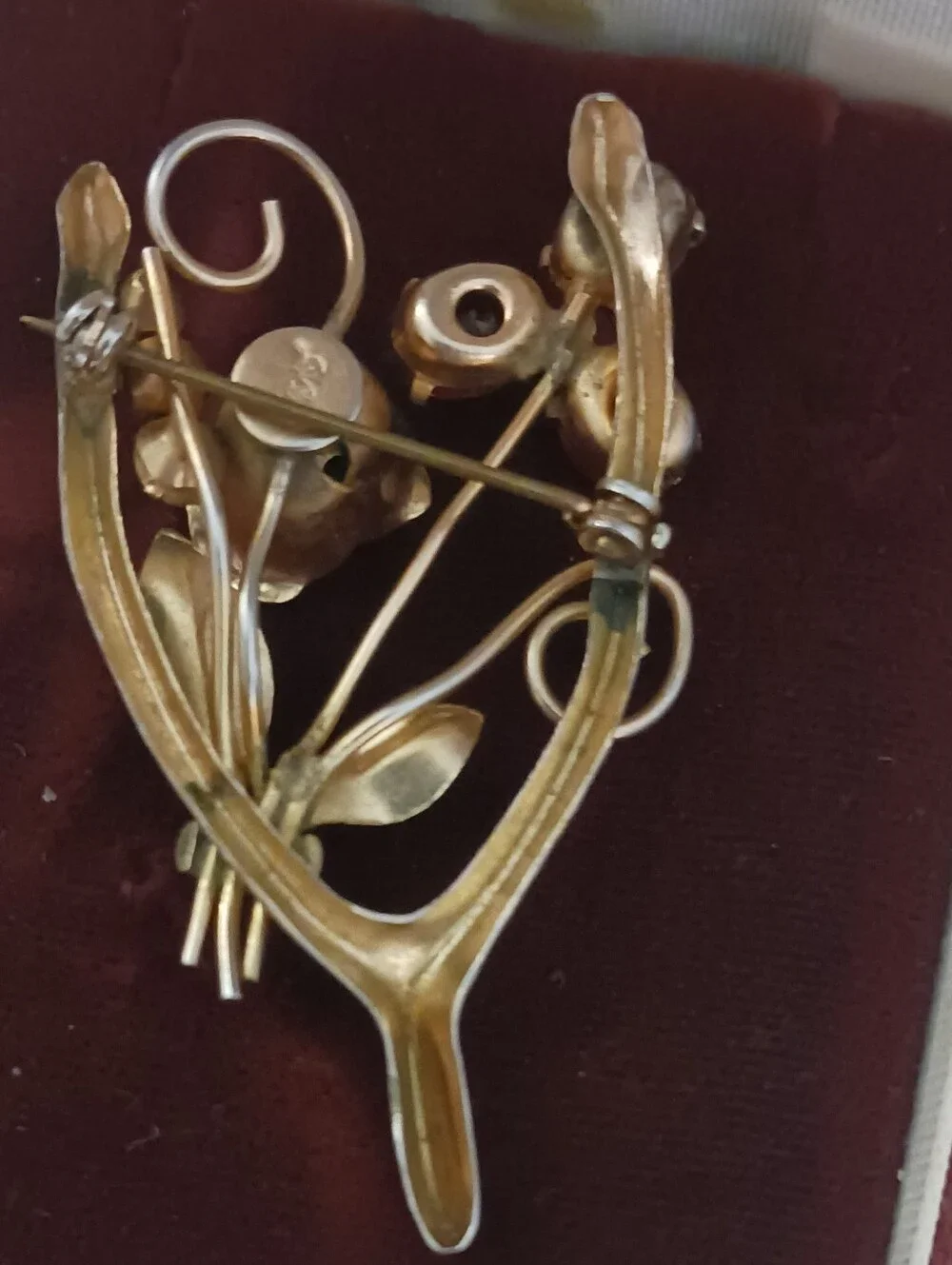 Coro Pegasus Wishbone Gold-Tone Floral Brooch with Prong Set Ruby Red Jewels